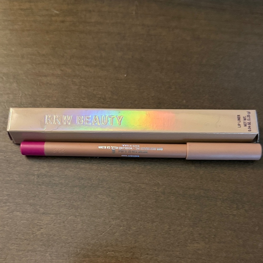 KKW Beauty Pink Lip Liner in “BIRTHDAY KISS” NWB